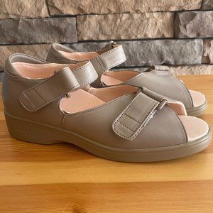 APEX AMBULATOR HEALING SANDALS SIZE 8.5-9